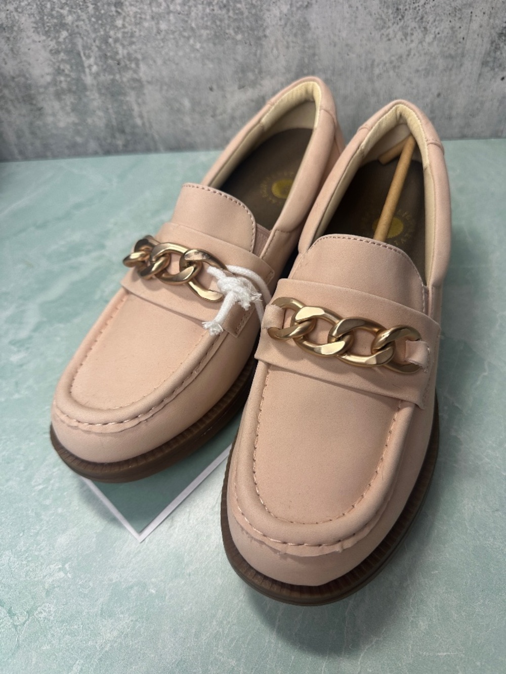 NWT Revitalign Women's Laurel Loafer in Pink with Gold Chain Size 8